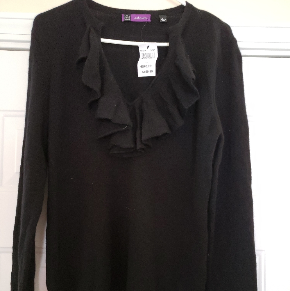 NWT  Saks Fifth Avenue Cashmerer sweater